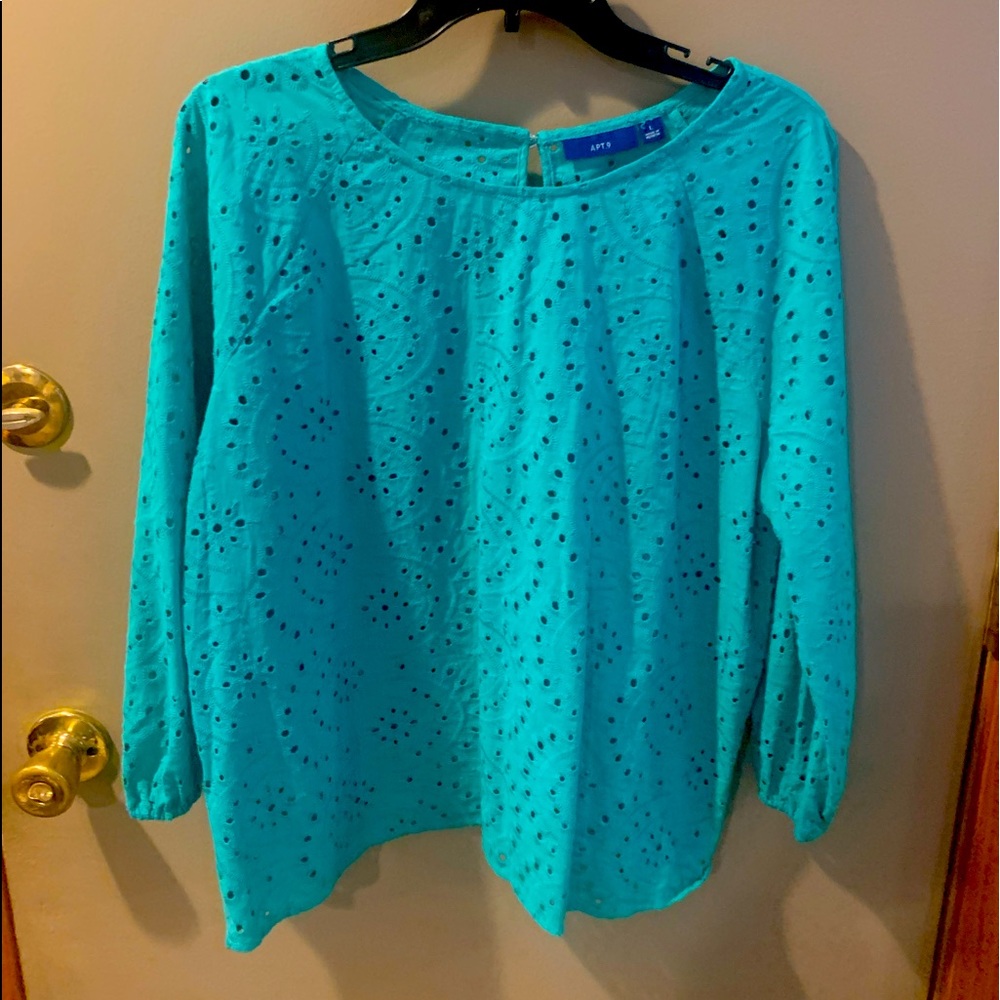 Gorgeous eyelet top in Teal - Large